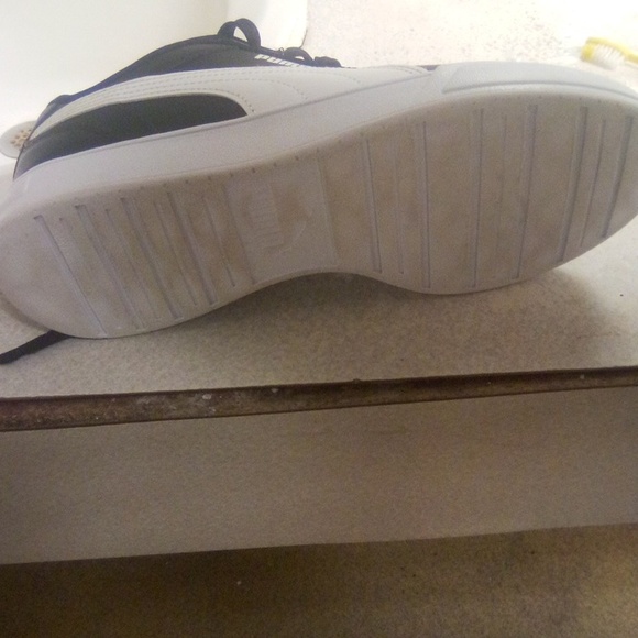 Puma shoes - Picture 2 of 3